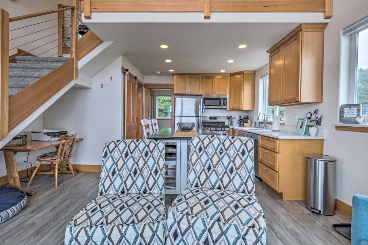 Chic Beachfront Abode With Balcony And Beach Access! Yachats Exteriör bild