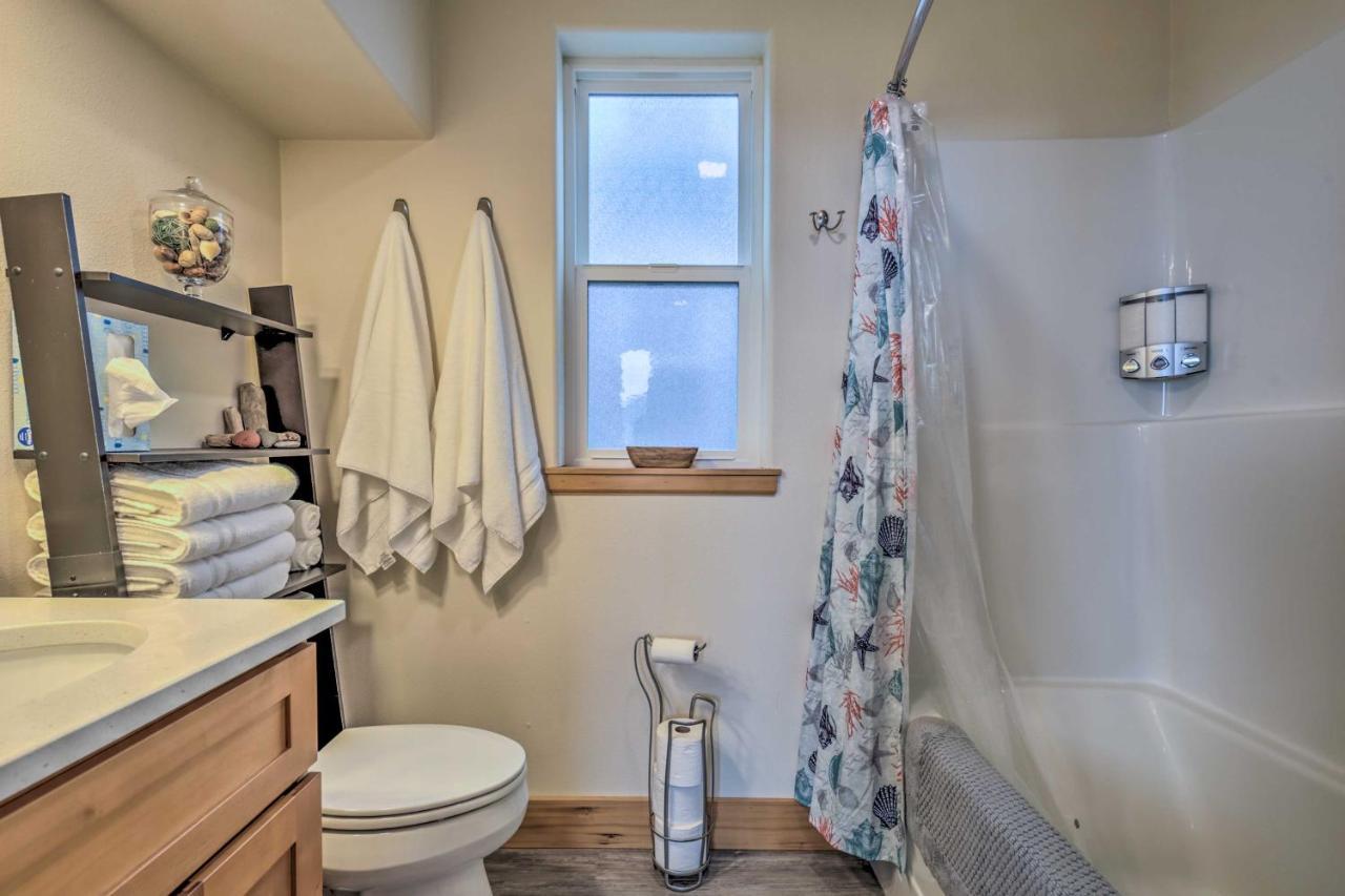 Chic Beachfront Abode With Balcony And Beach Access! Yachats Exteriör bild